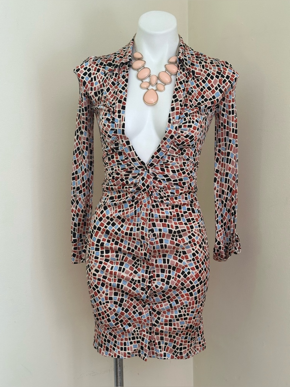 DIANE VON FURSTENBERG Mosaic Pattern LS Collar V-Neck Body Con Dress Sz XXS New! - Picture 4 of 16